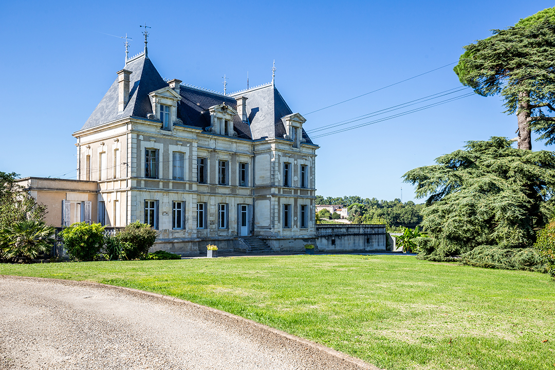Tis The Season For Red Wine And This Vineyard In Bordeaux France Wants 14m C