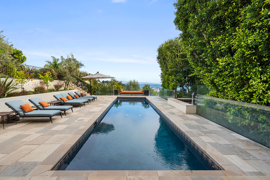 Hilary Swank Seeks 10 5m For Her Hacienda Style Pacific Palisades Home Pool