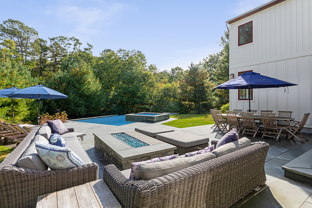Peloton Founder And Ceo Lists Farmhouse Style East Hampton Home For 4 5m 12 Koala Ln East Hampton Josh Goetz Photography 22