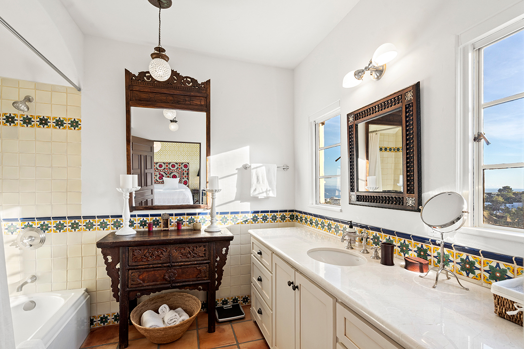 Hilary Swank Seeks 10 5m For Her Hacienda Style Pacific Palisades Home Bathroom