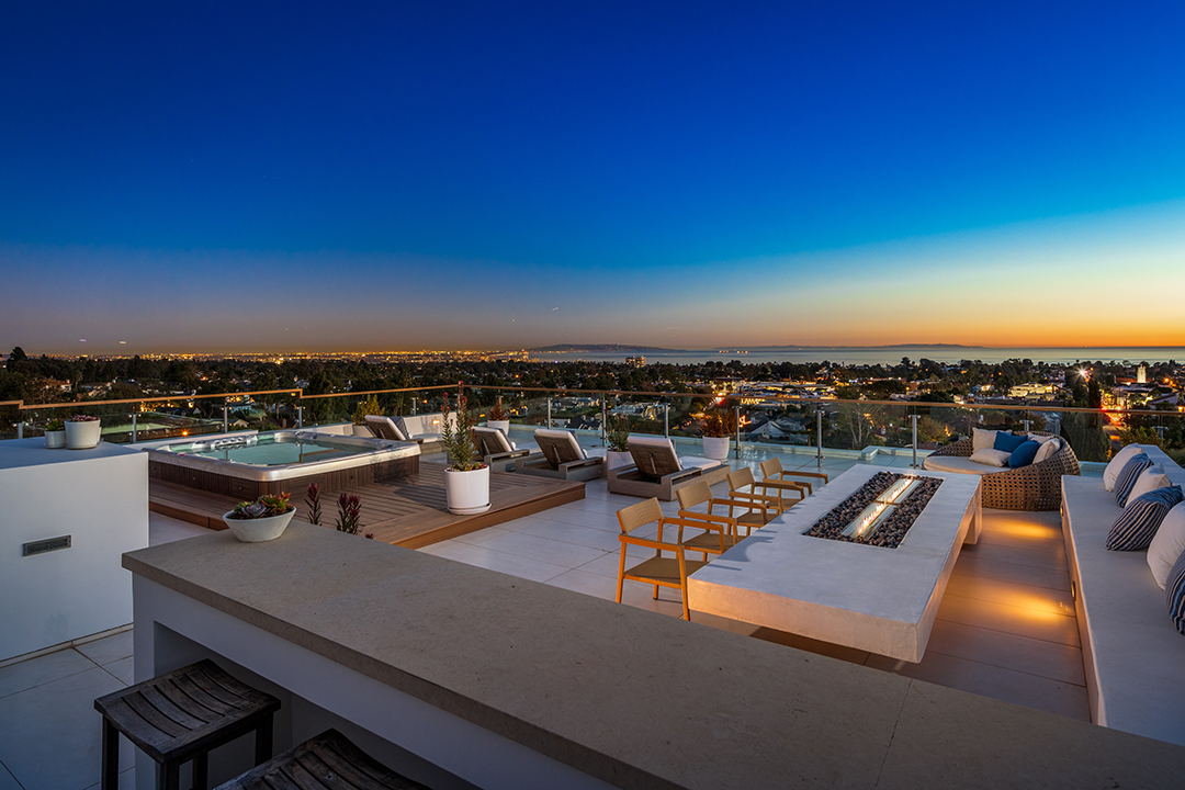 Tyra Banks Lists Her Fierce Pacific Palisades Home For 7 9m Roof