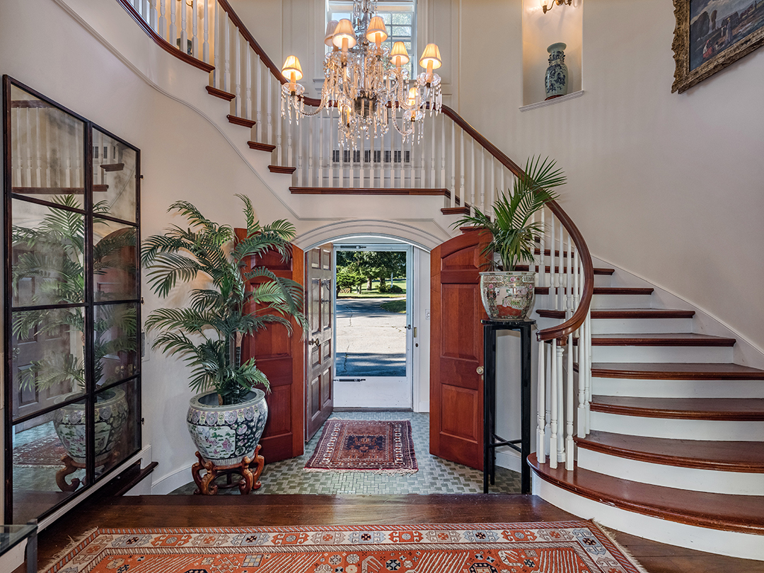 Late And Legendary Tenor Sergio Franchis Stonington Ct Estate Hits The Market Foyer