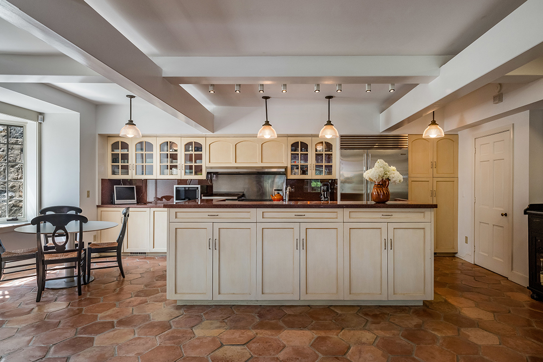 Tour A 4 85m Waterfront Estate In Old Lyme Dotted With Elegant Cottages Kitchen