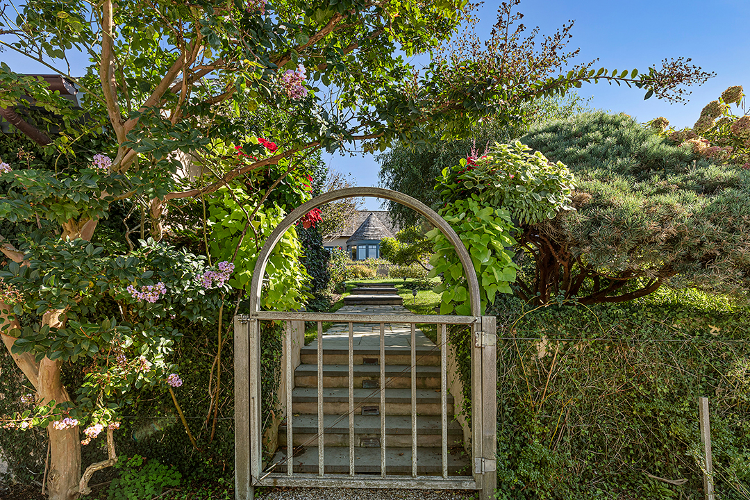 East Hampton Oceanfront Estate Gate