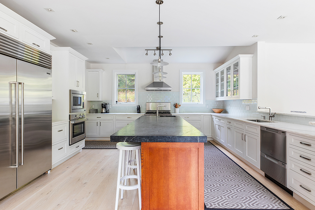 Peloton Founder And Ceo Lists Farmhouse Style East Hampton Home For 4 5m 12 Koala Ln East Hampton Josh Goetz Photography 37