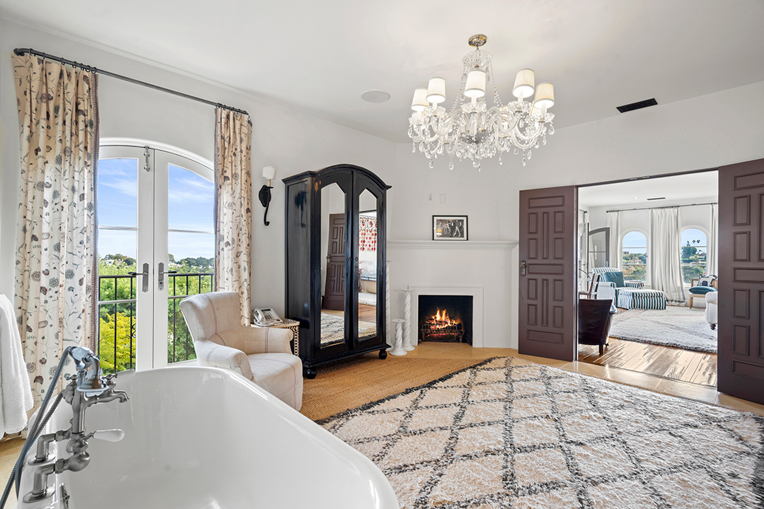 Hilary Swank Seeks 10 5m For Her Hacienda Style Pacific Palisades Home Primary Bath