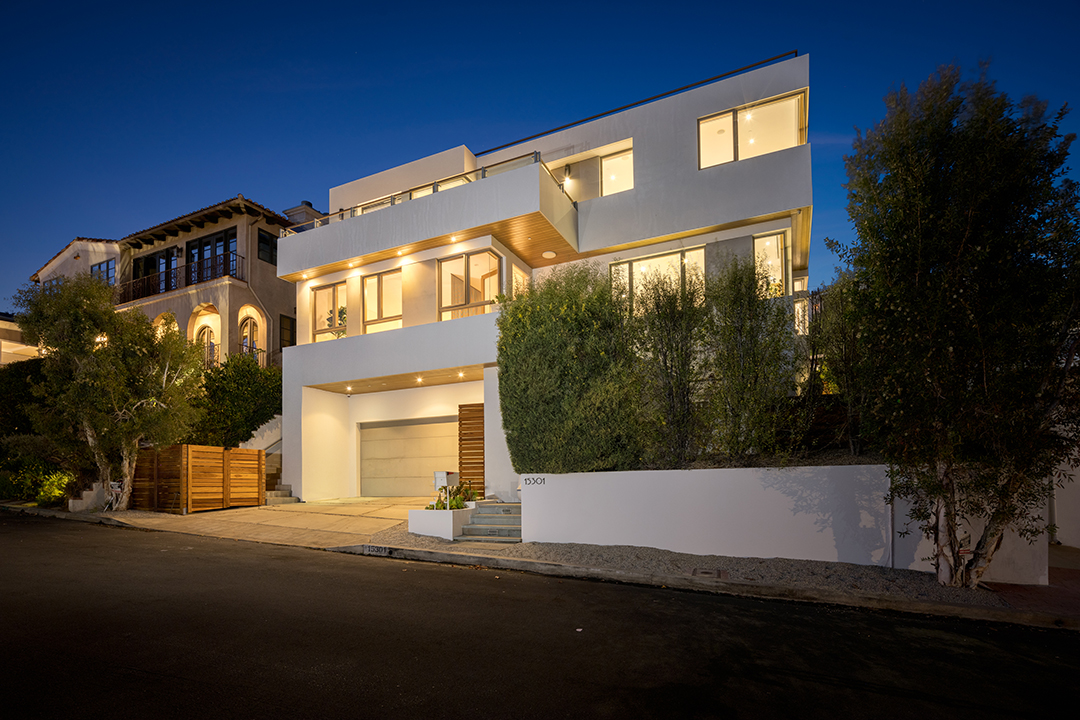 Tyra Banks Lists Her Fierce Pacific Palisades Home For 7 9m Exterior