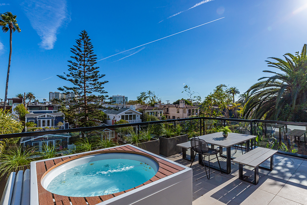 Modern Retreat On Californias Famed Venice Canals Hits The Market Asking 6 45m Roof