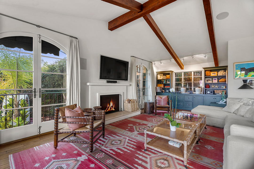 Hilary Swank Seeks 10 5m For Her Hacienda Style Pacific Palisades Home Fireplace