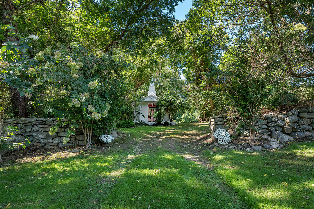 Late And Legendary Tenor Sergio Franchis Stonington Ct Estate Hits The Market Lawn