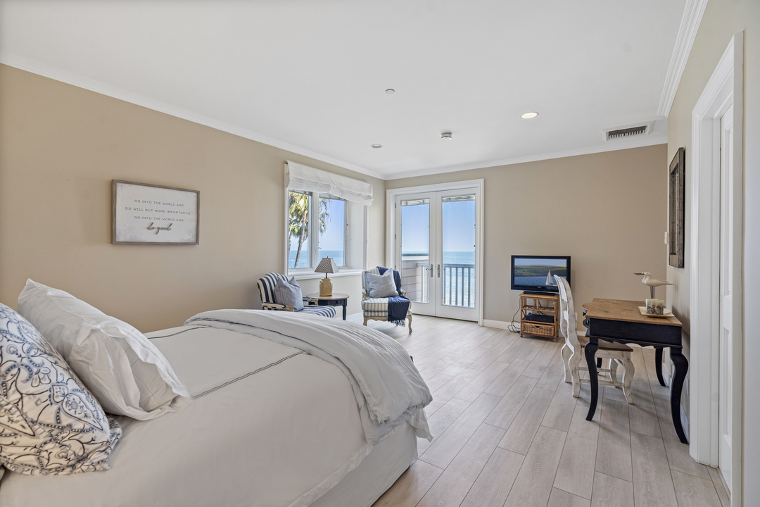 Modern Family Steve Levitan Sells Malibu Mansion 14