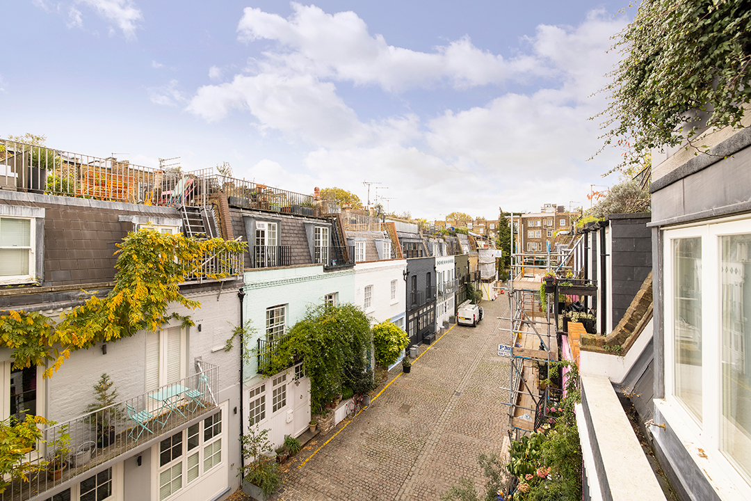 Love Actually Fans Will Swoon Over This Notting Hill Listing Seen In One Of The Films Most Iconic Scenes St Lukes Mews Notting Hill Knight Frank 16