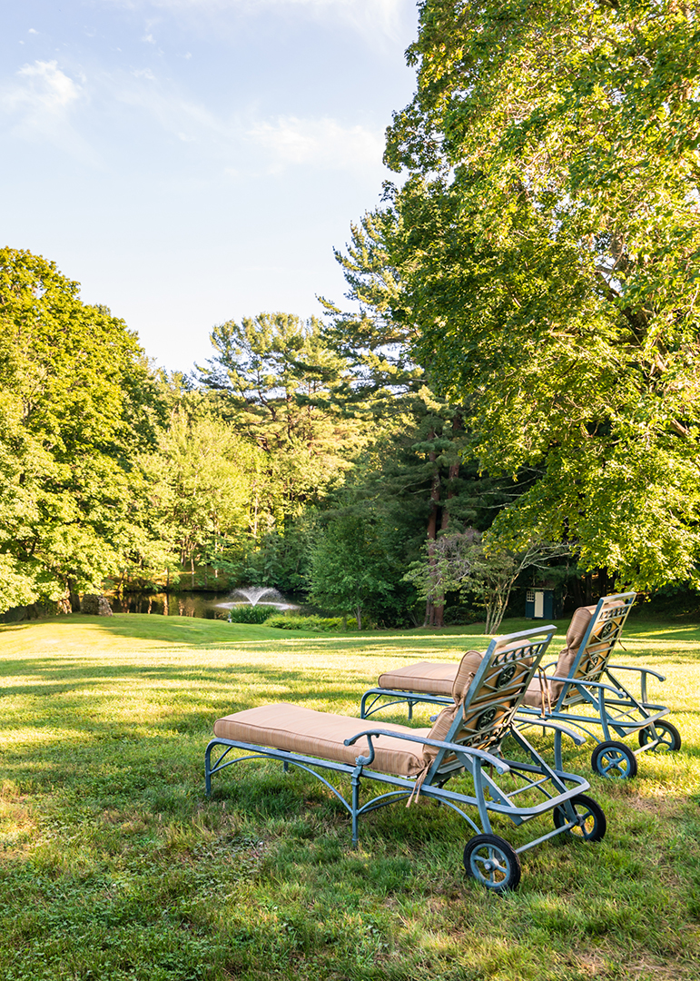 Aerosmiths Joe Perry Lists Extraordinary Countryside Family Estate In Massachusetts Loungers