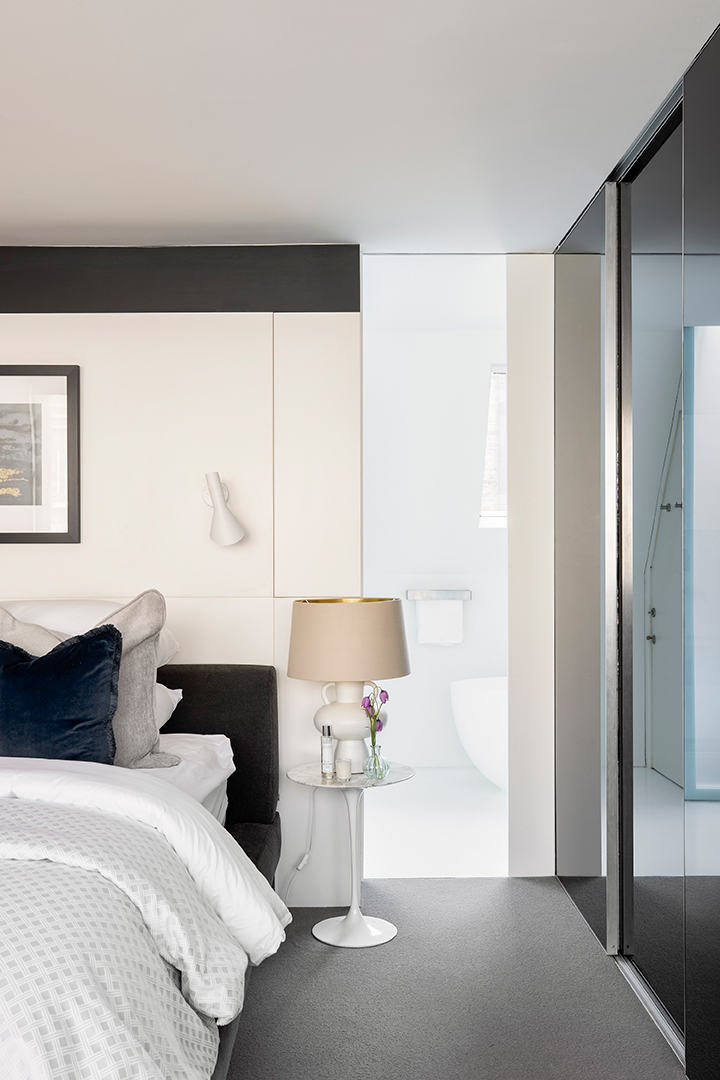 Love Actually Fans Will Swoon Over This Notting Hill Listing Seen In One Of The Films Most Iconic Scenes St Lukes Mews Notting Hill Knight Frank 13