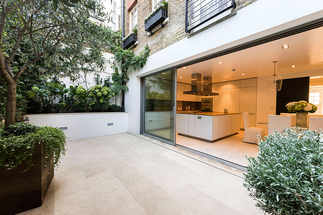 4 Buckingham Place Patio