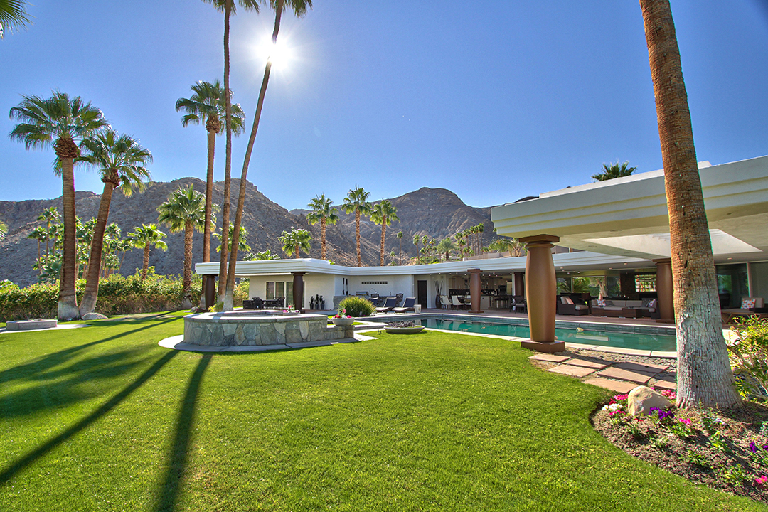 Bing Crosbys Former Palm Springs Home Lists For 4 5m 75 Backyard