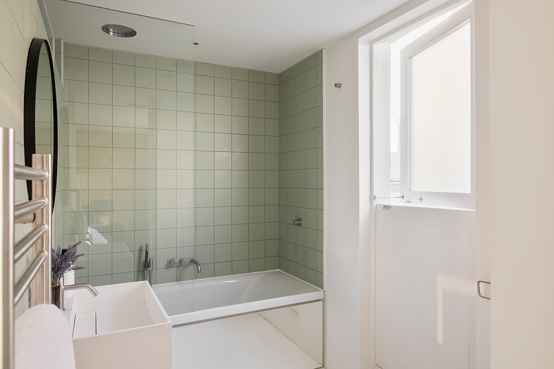 Love Actually Fans Will Swoon Over This Notting Hill Listing Seen In One Of The Films Most Iconic Scenes St Lukes Mews Notting Hill Knight Frank 10
