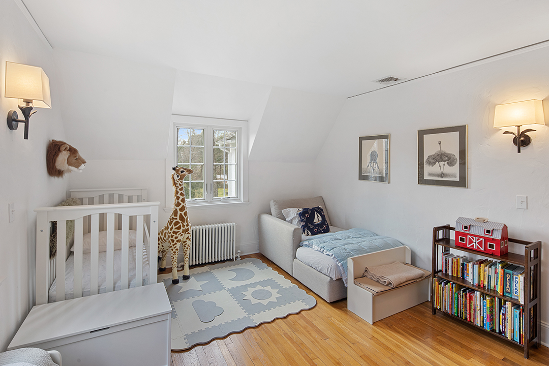 Greenwich Ct Tudor Decked Out In Christmas Decor Has Popped Up For Sale Kids Room