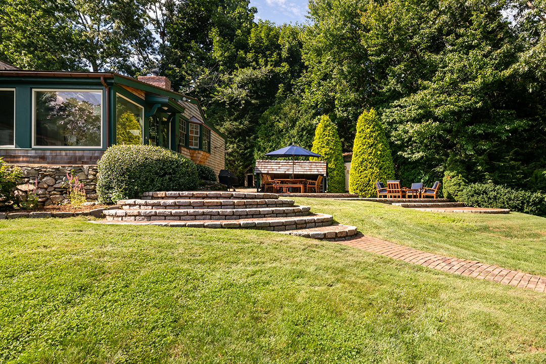 Aerosmiths Joe Perry Lists Extraordinary Countryside Family Estate In Massachusetts Lawn