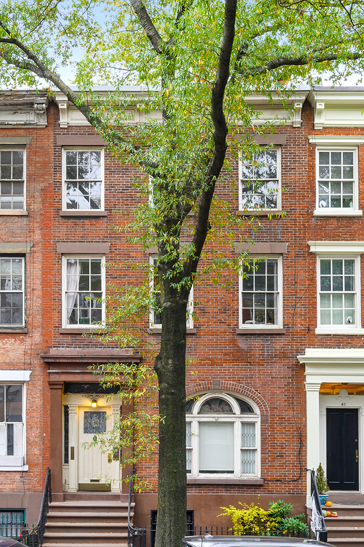 Three Townhouses In The West Village List Together For 46 5m Facade C