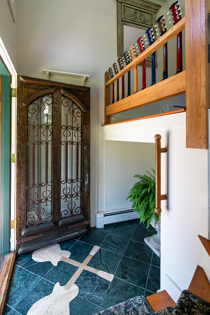 Aerosmiths Joe Perry Lists Extraordinary Countryside Family Estate In Massachusetts Entrace