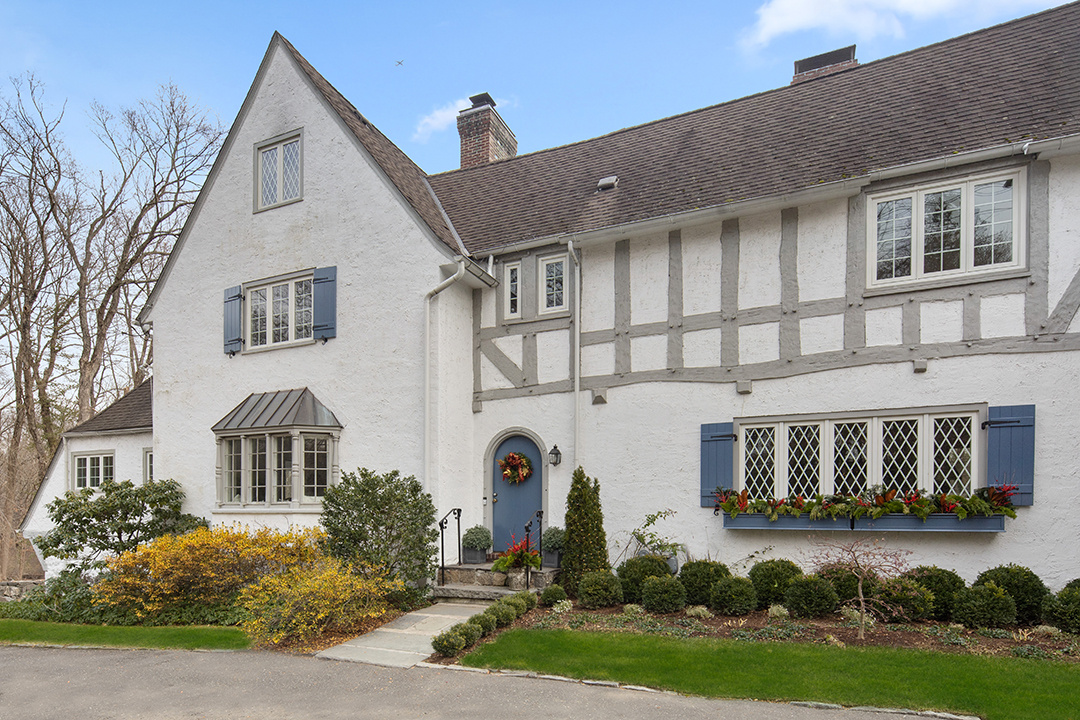 Greenwich Ct Tudor Decked Out In Christmas Decor Has Popped Up For Sale Facade B