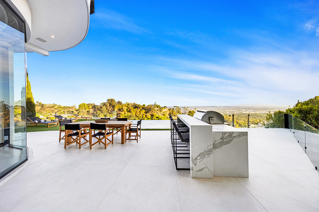Diddy Former Beverly Hills Bachelor Pad Outdoor Kitchen