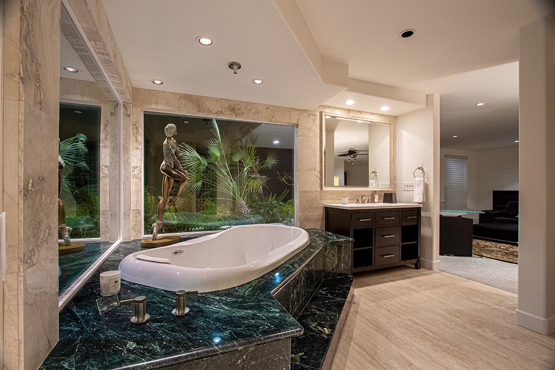 Bing Crosbys Former Palm Springs Home Lists For 4 5m 43 Master Bathroom