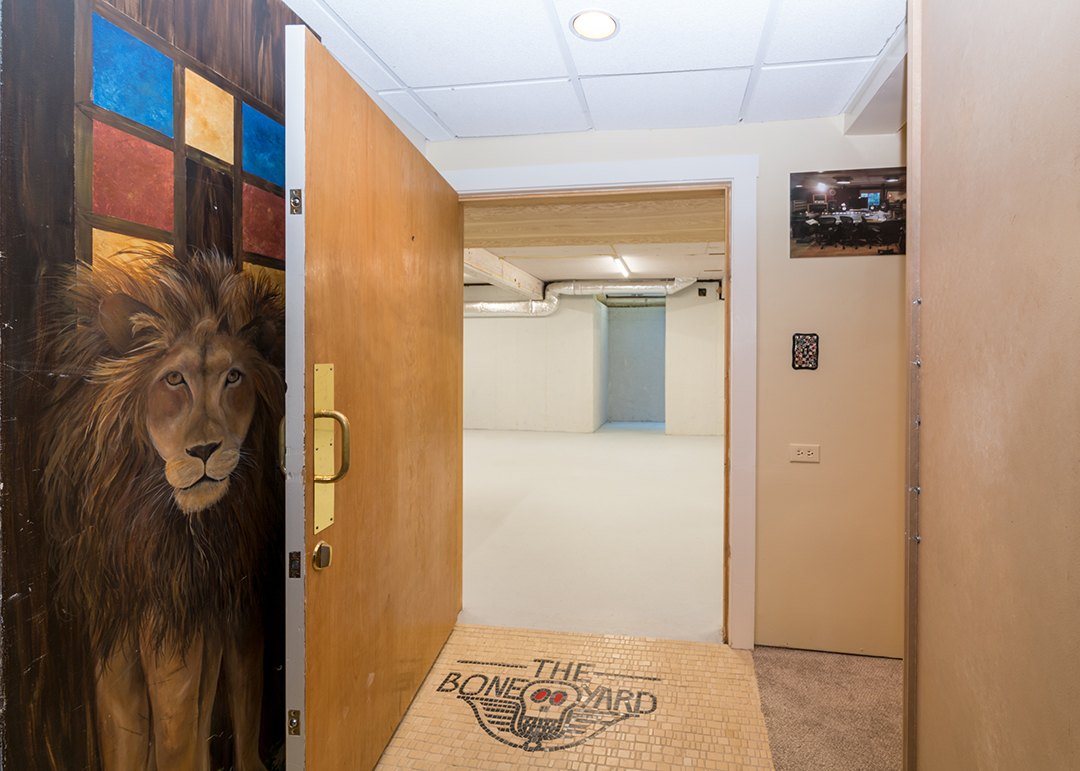 Aerosmiths Joe Perry Lists Extraordinary Countryside Family Estate In Massachusetts Boneyard