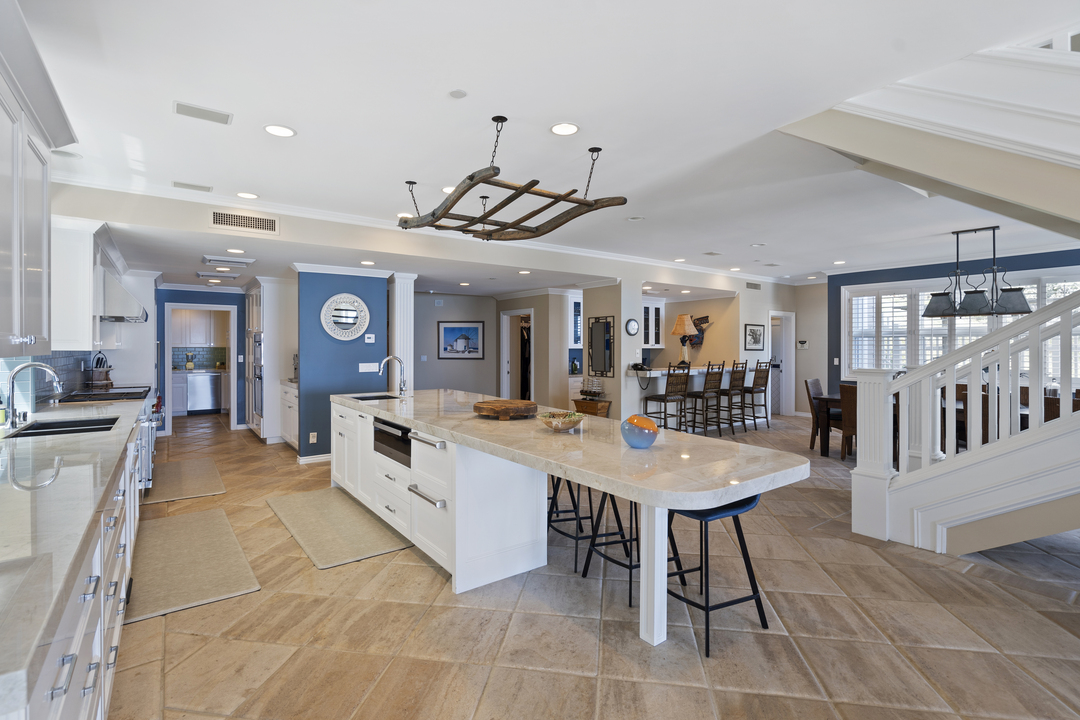 Modern Family Steve Levitan Sells Malibu Mansion 11