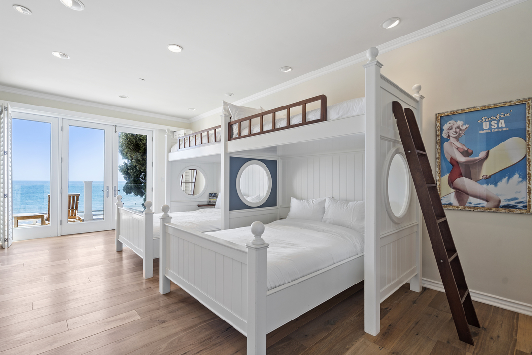 Modern Family Steve Levitan Sells Malibu Mansion 15