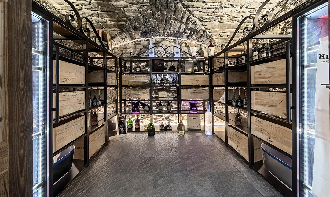 Look Inside A Lavish Mountain Chalet At Italys Cervinia Ski Resort Asking 56k Week Capture Decran 2021 11 17 A 105158