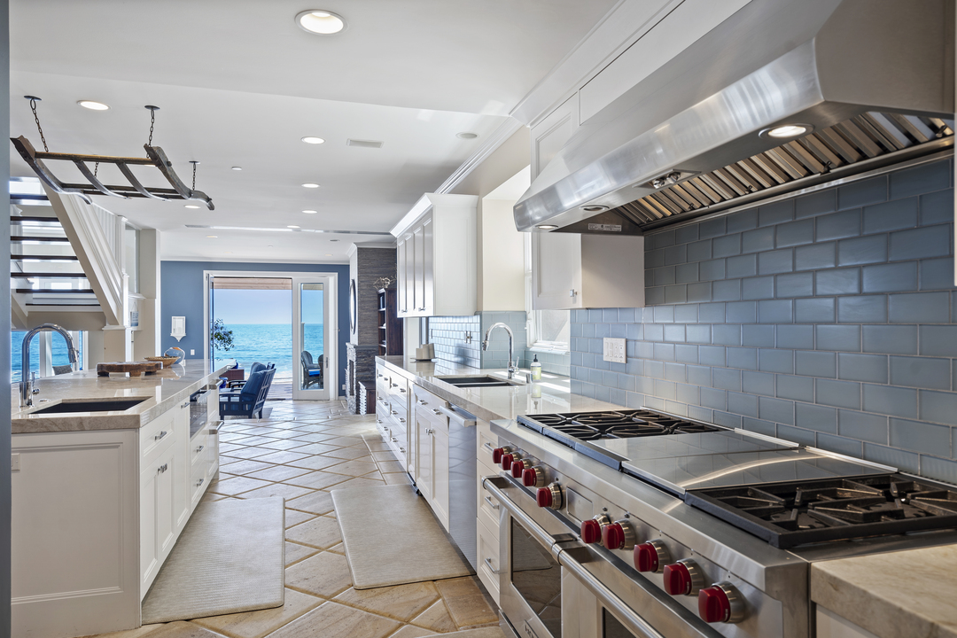 Modern Family Steve Levitan Sells Malibu Mansion 10