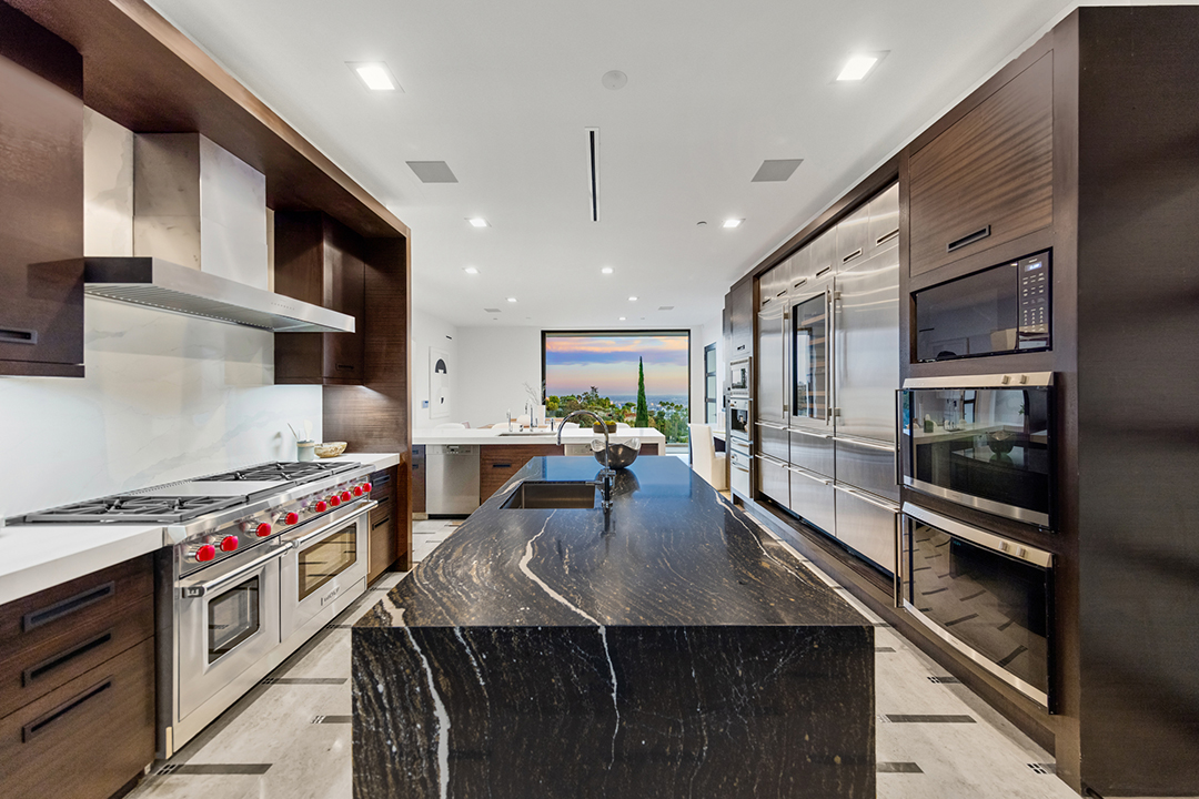 Diddy Former Beverly Hills Bachelor Pad Kitchen 2