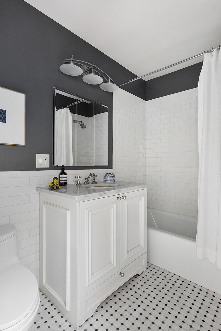 Murray Hill Townhouse Bathroom