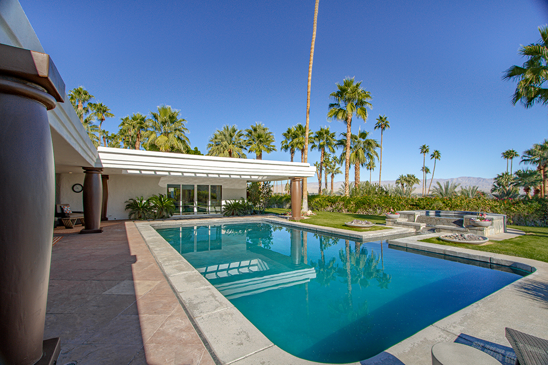 Bing Crosbys Former Palm Springs Home Lists For 4 5m 71 Backyard