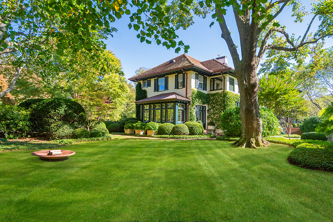 Explore A 10 Acre Southampton Estate Reminiscent Of A Country Club Seeking 70m House