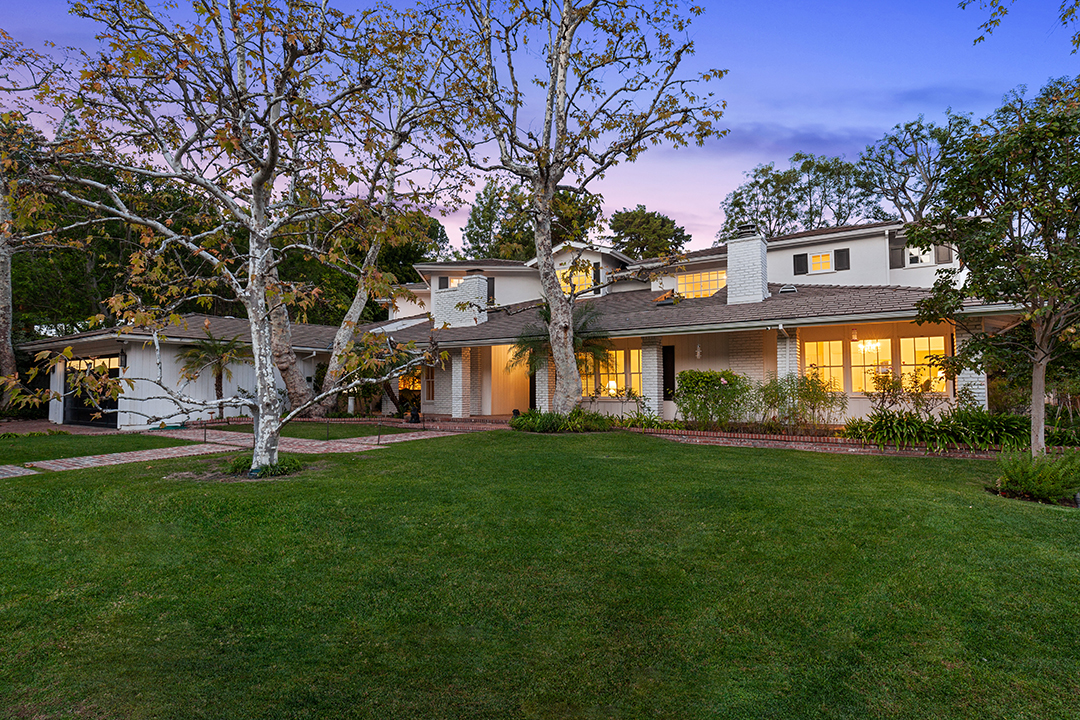 Kyle Richards And Mauricio Umansky Finally Part Ways With Revamped Bel Air Home Exterior B