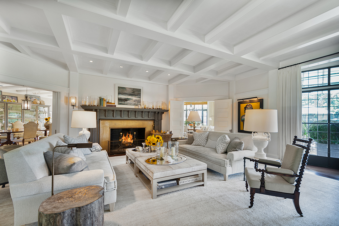 Explore A 10 Acre Southampton Estate Reminiscent Of A Country Club Seeking 70m Living Room