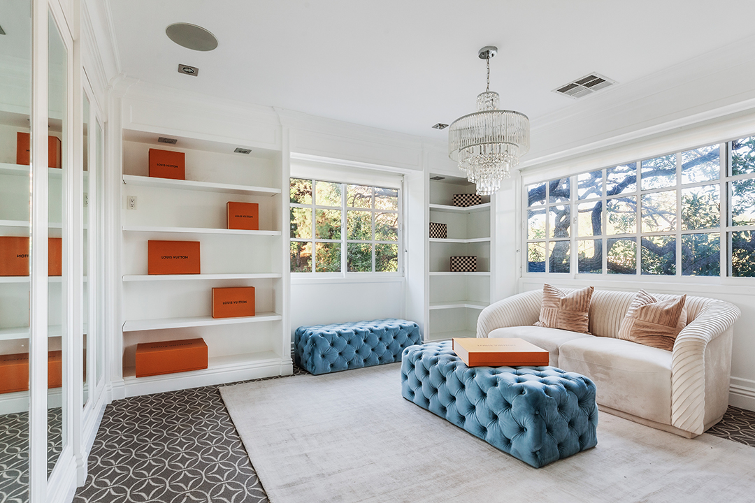 Kyle Richards And Mauricio Umansky Finally Part Ways With Revamped Bel Air Home Sitting Room