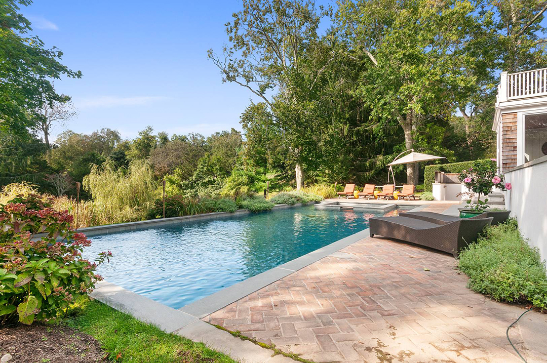 Classic In Southampton A Shingle Style Charmer Priced At 5 9m Pool 3