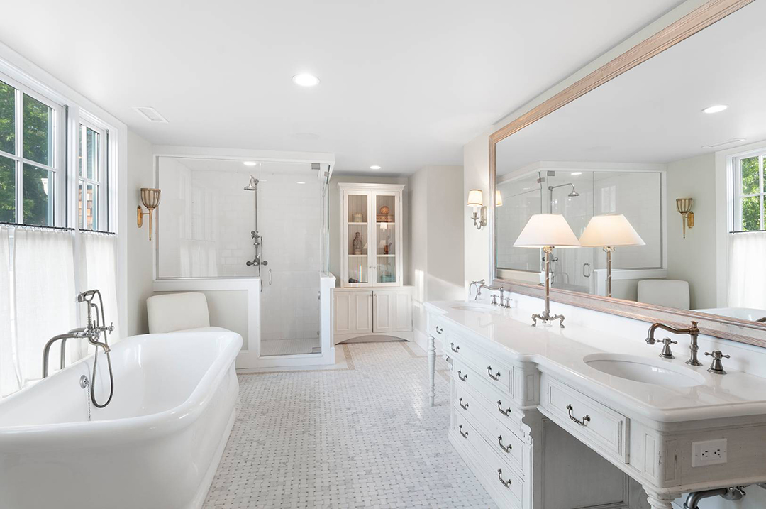 Classic In Southampton A Shingle Style Charmer Priced At 5 9m Bathroom