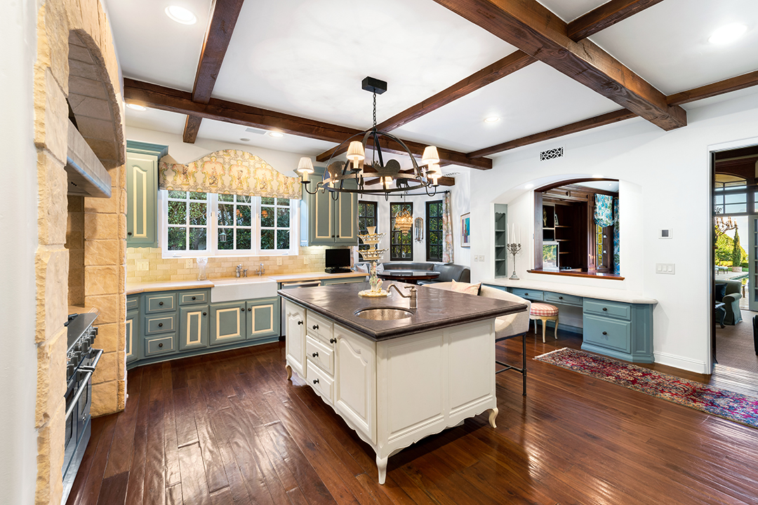 Judd Apatow Leslie Mann Maude Apatow Pacific Palisades Former Home 12