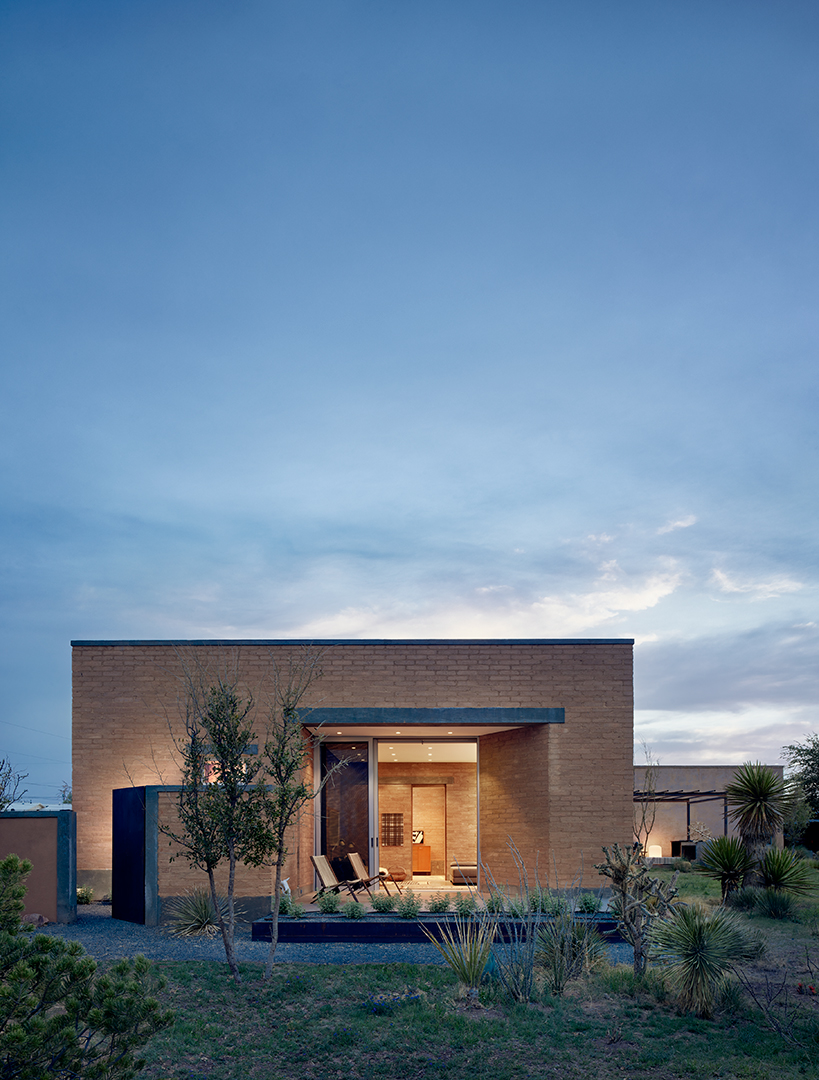 Modern Oasis In The Artistic Texas Desert Town Of Marfa Lists For 3 5m Casey Dunn