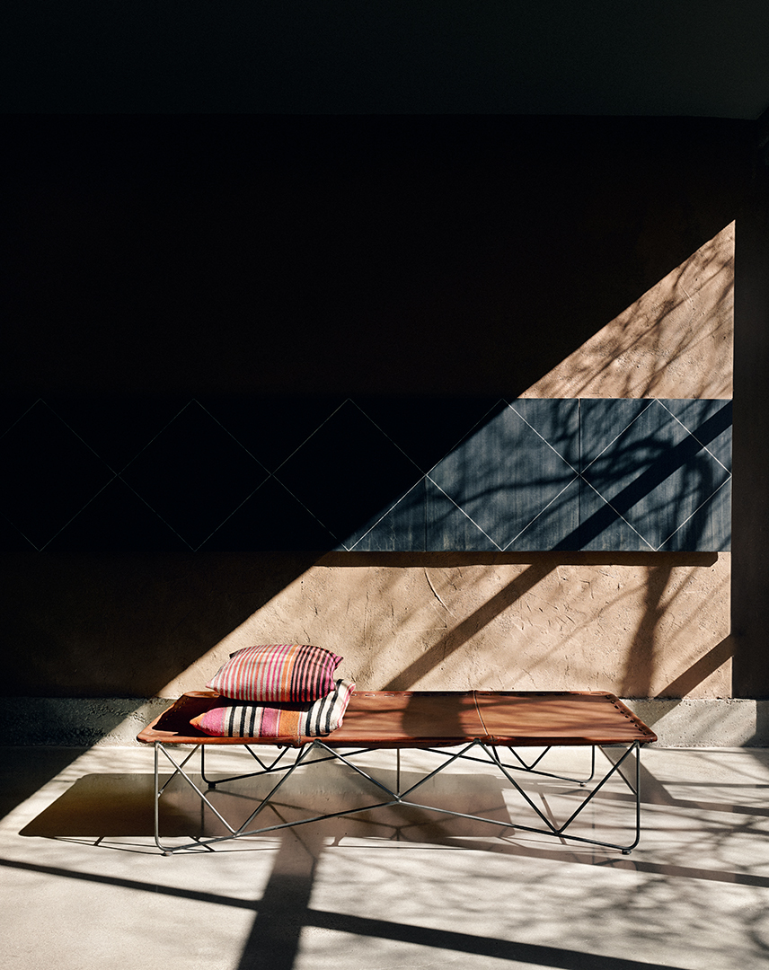 Modern Oasis In The Artistic Texas Desert Town Of Marfa Lists For 3 5m Casey Dunn Lighting