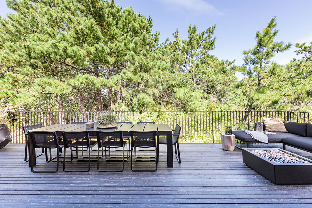 Minimalist Amagansett Beach House Makes A Splash Seeking 5 2m 31 Gilberts Path Amg 6