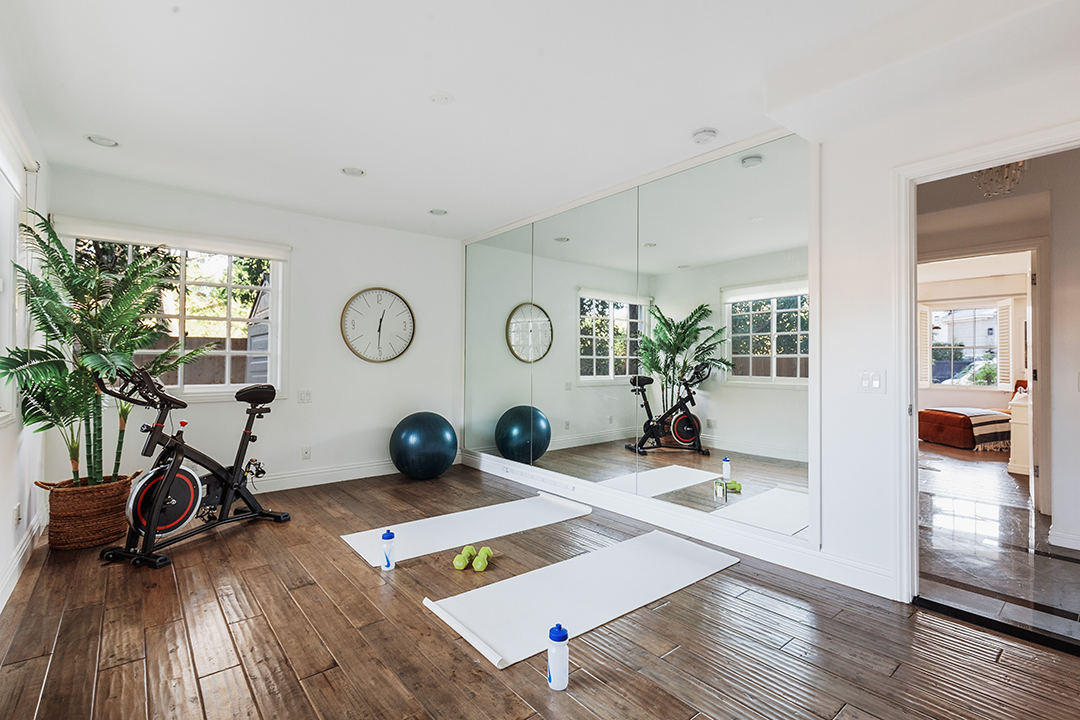 Kyle Richards And Mauricio Umansky Finally Part Ways With Revamped Bel Air Home Yoga