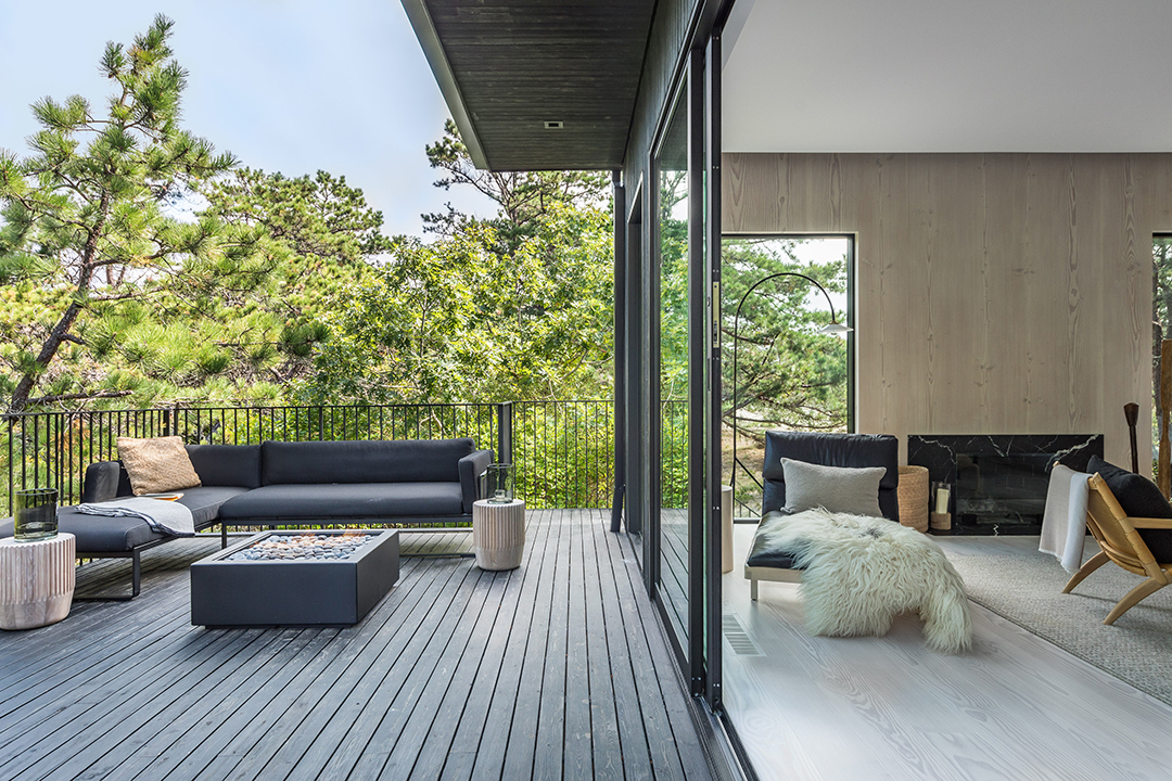 Minimalist Amagansett Beach House Makes A Splash Seeking 5 2m 31 Gilberts Path Amg 8