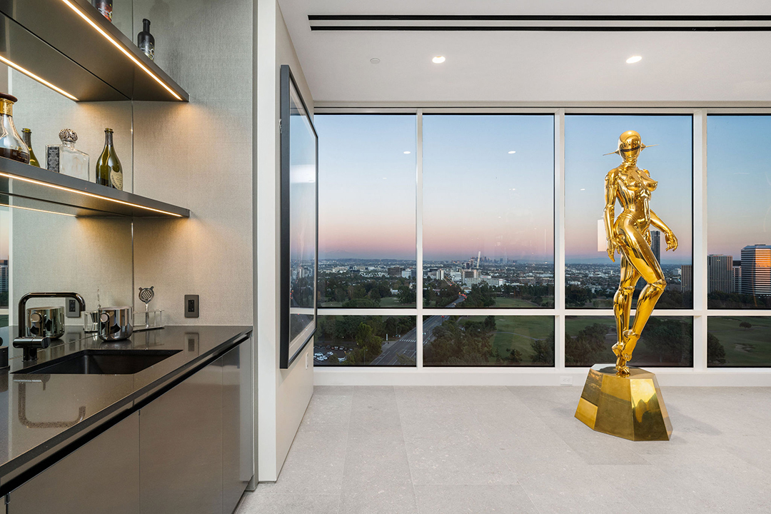 The Weeknds Cool Full Floor La Penthouse Seeks 22 5m Art Views