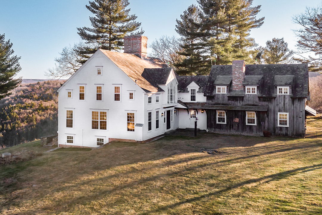 Tour A 5 7m Roxbury Beauty Designed And Built By Ed Cady Using Antique Barn Frames Main House